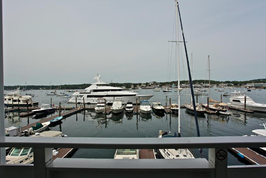 Browns Wharf Inn Boothbay Harbor Exterior photo